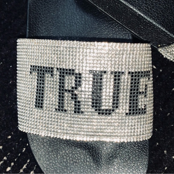 TRUE RELIGION MEYER ENCRUSTED CRYSTAL RHINSTONE | RUBBER SLIDES | Sz 7 | USED - Picture 6 of 8
